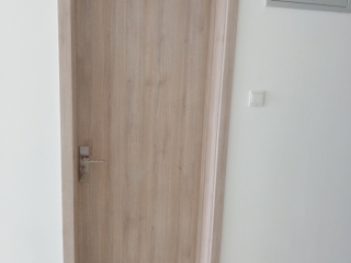 套装门、踢脚线安装