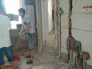 水、电管开槽施作