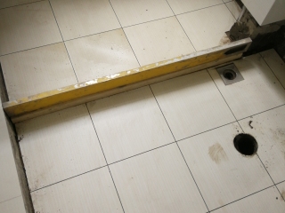 地砖铺贴及地面找平施作