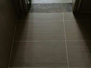 地砖铺贴及地面找平施作