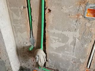 水、电管开槽施工