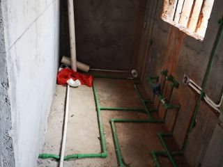 强、弱电路穿线施作