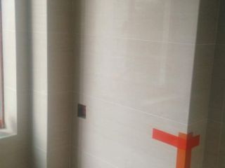 地砖铺贴及地面找平施作