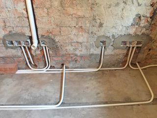 强、弱电路穿线施作