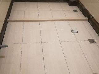 地砖铺贴及地面找平施作