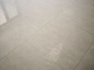 地砖铺贴及地面找平施作