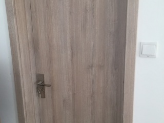 套装门、踢脚线安装