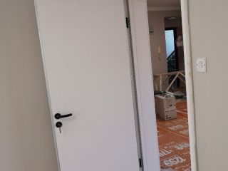 成品门及墙纸铺贴