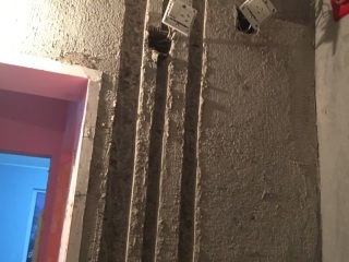 水、电管开槽施工