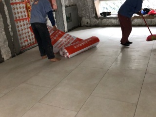 地砖铺贴及地面找平施作