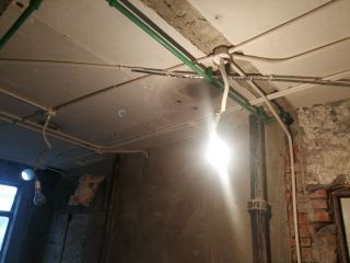 强、弱电路穿线施作