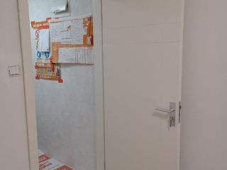 成品门及墙纸铺贴