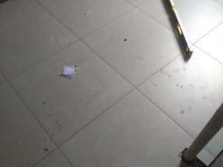 地砖铺贴及地面找平施作