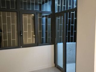 套装门、踢脚线安装