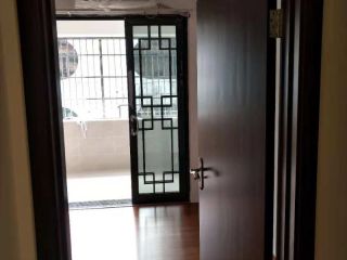 套装门、踢脚线安装
