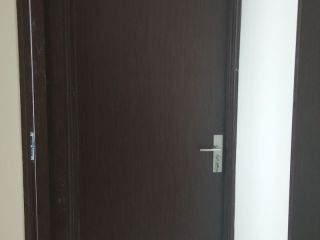 套装门、踢脚线安装