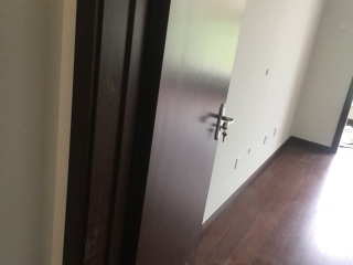 套装门、踢脚线安装