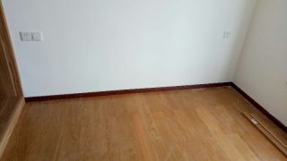套装门、踢脚线安装