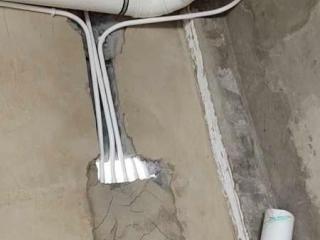 现场背景墙及隔墙施作