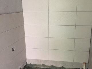 厨房、卫生间墙砖施作
