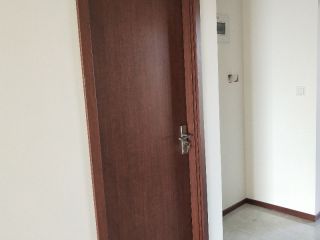 套装门、踢脚线安装