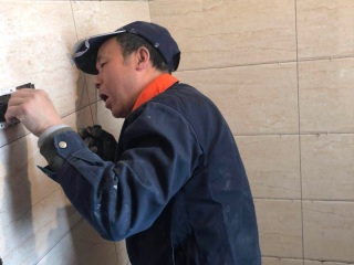 厨房、卫生间墙砖施作