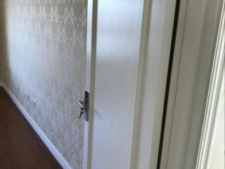 套装门、踢脚线安装