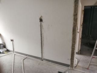 水、电管开槽施工