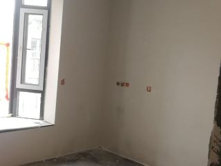 地砖铺贴及地面找平施作
