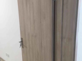 套装门、踢脚线安装