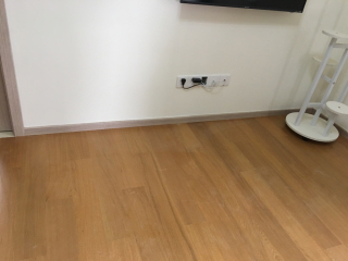 套装门、踢脚线安装