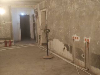强、弱电路穿线施作