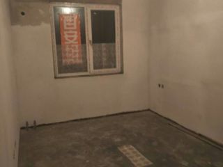 地砖铺贴及地面找平施作