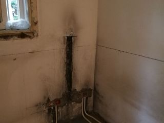 水、电管开槽施作