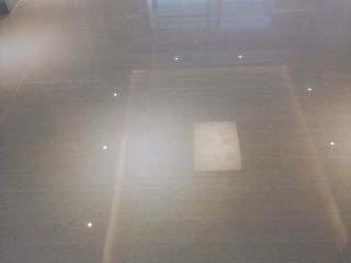 现场背景墙及隔墙施作