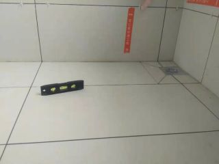 地砖铺贴及地面找平施作