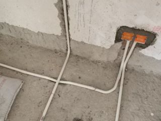 强、弱电路穿线施作