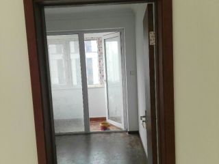 套装门、踢脚线安装