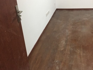 套装门、踢脚线安装
