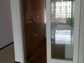 套装门、踢脚线安装