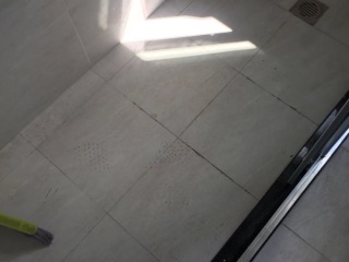 地砖铺贴及地面找平施作