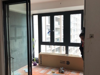 成品门及墙纸铺贴