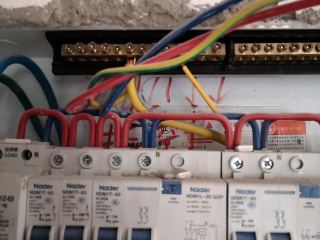 水、电管开槽施作