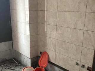 厨房、卫生间墙砖施作