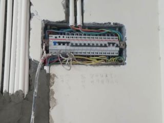 强、弱电路穿线施作