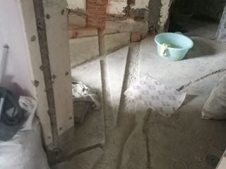 水、电管开槽施作