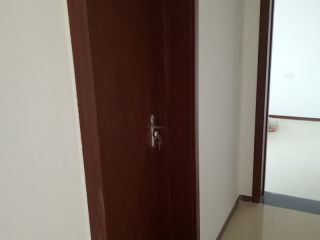 套装门、踢脚线安装