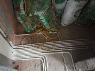 水、电管开槽施作