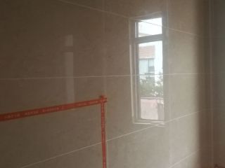 厨房、卫生间墙砖施作