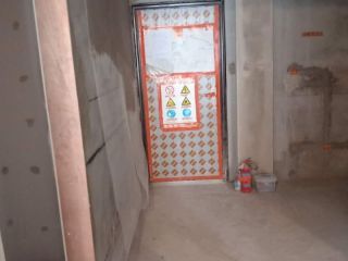 现场背景墙及隔墙施作